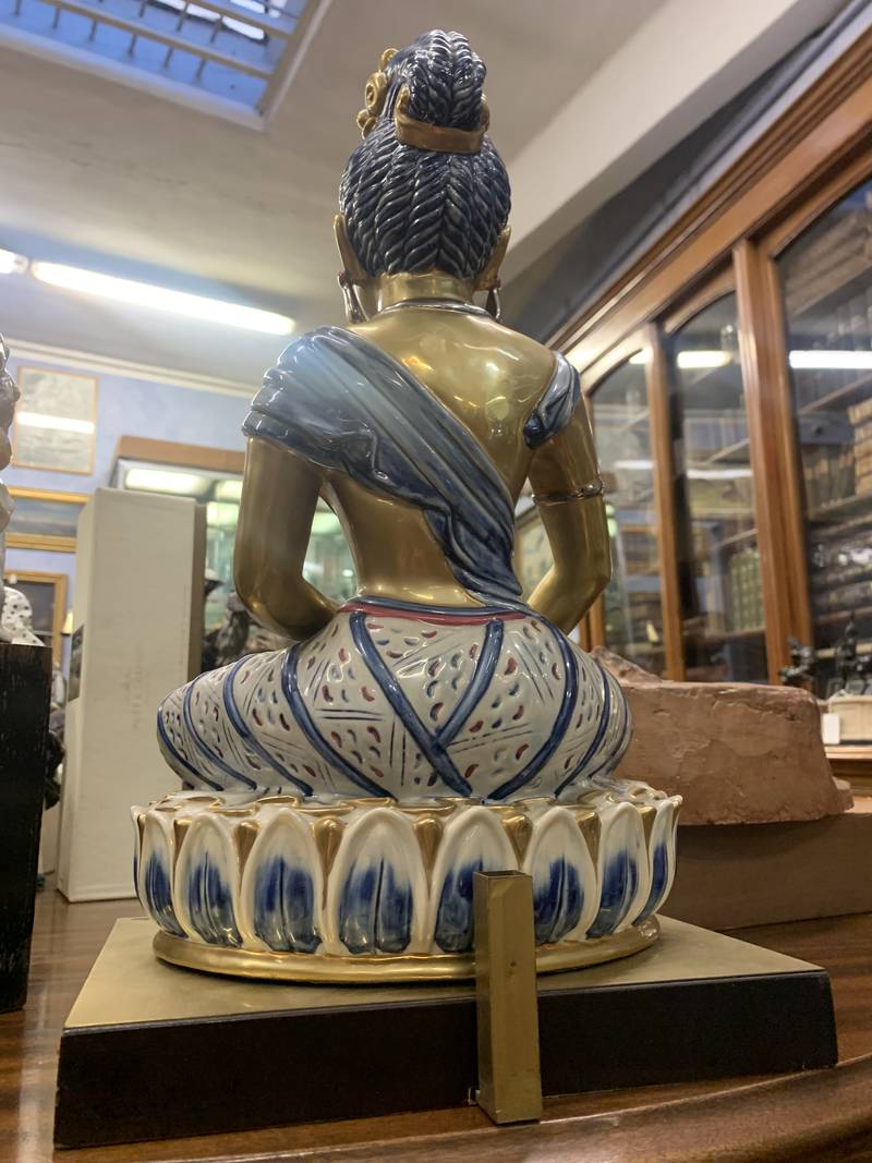edoardo tosca ceramciaIMG_8458_risultato Edoardo Tasca design figura di principessa indiana smalti blu e oro lampada da tavolo - immagine 5
