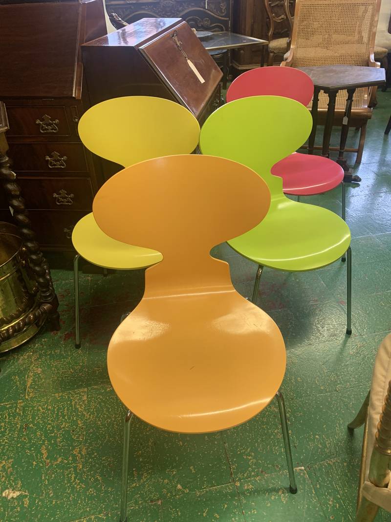 sedie design colorateIMG_7645_risultato Gruppo di 4 sedie design colorate Fritz Hansen Design Danese - immagine 3