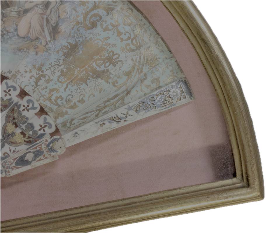 Ventaglio d'arte decorativo di gusto Neoclassico, conservato in teca. XIX secolo - immagine 5